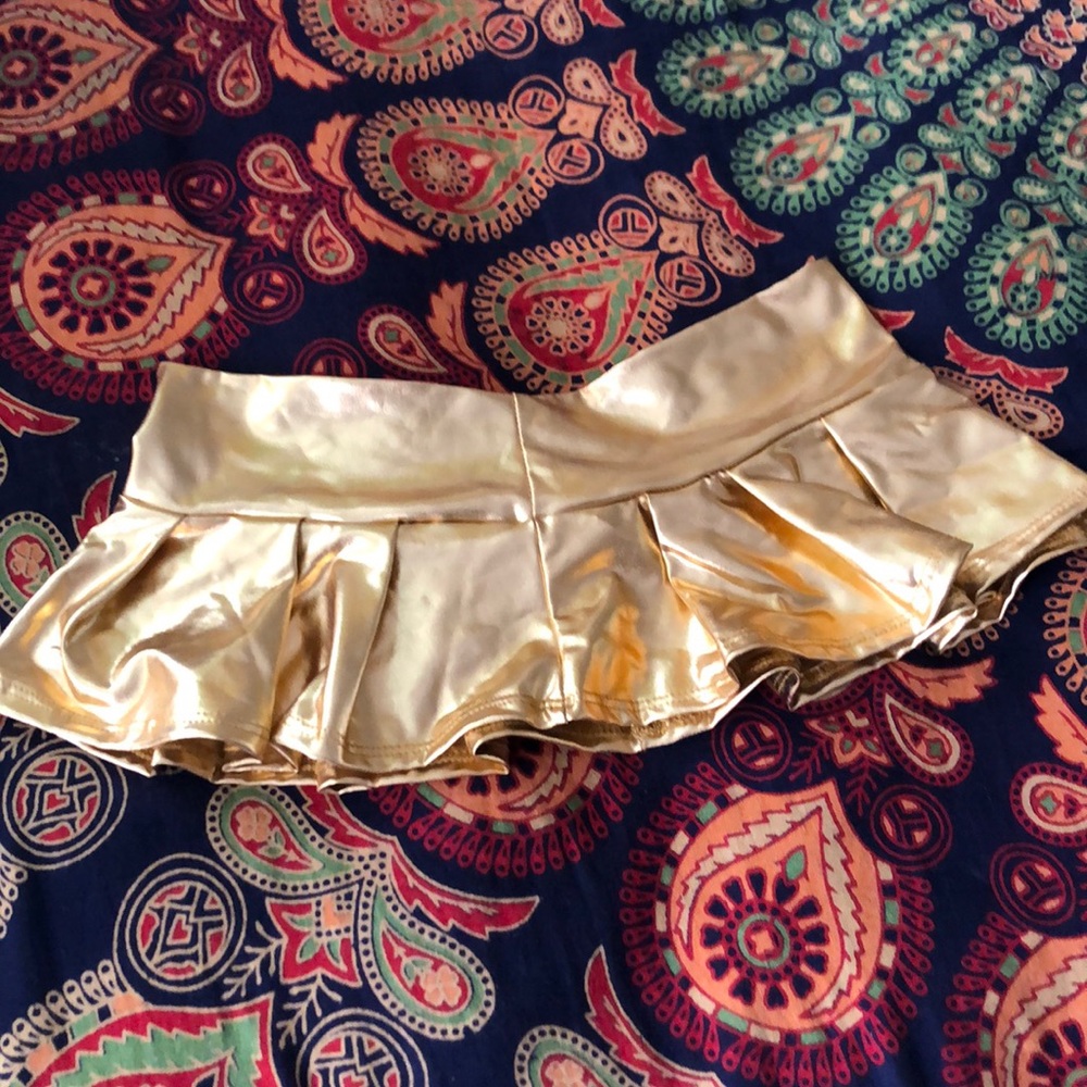 Gold mini pleated skirt